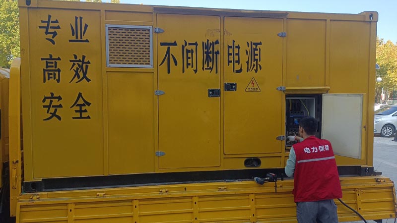 滨湖柴油发电机组和UPS电源配合使用时，如何避免切换过程中的电力中断？